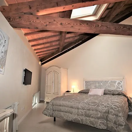 לינה וארוחת בוקר Del Sole סיינה