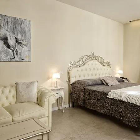 Del Sole לינה וארוחת בוקר 4*