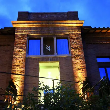 לינה וארוחת בוקר Del Sole 4*